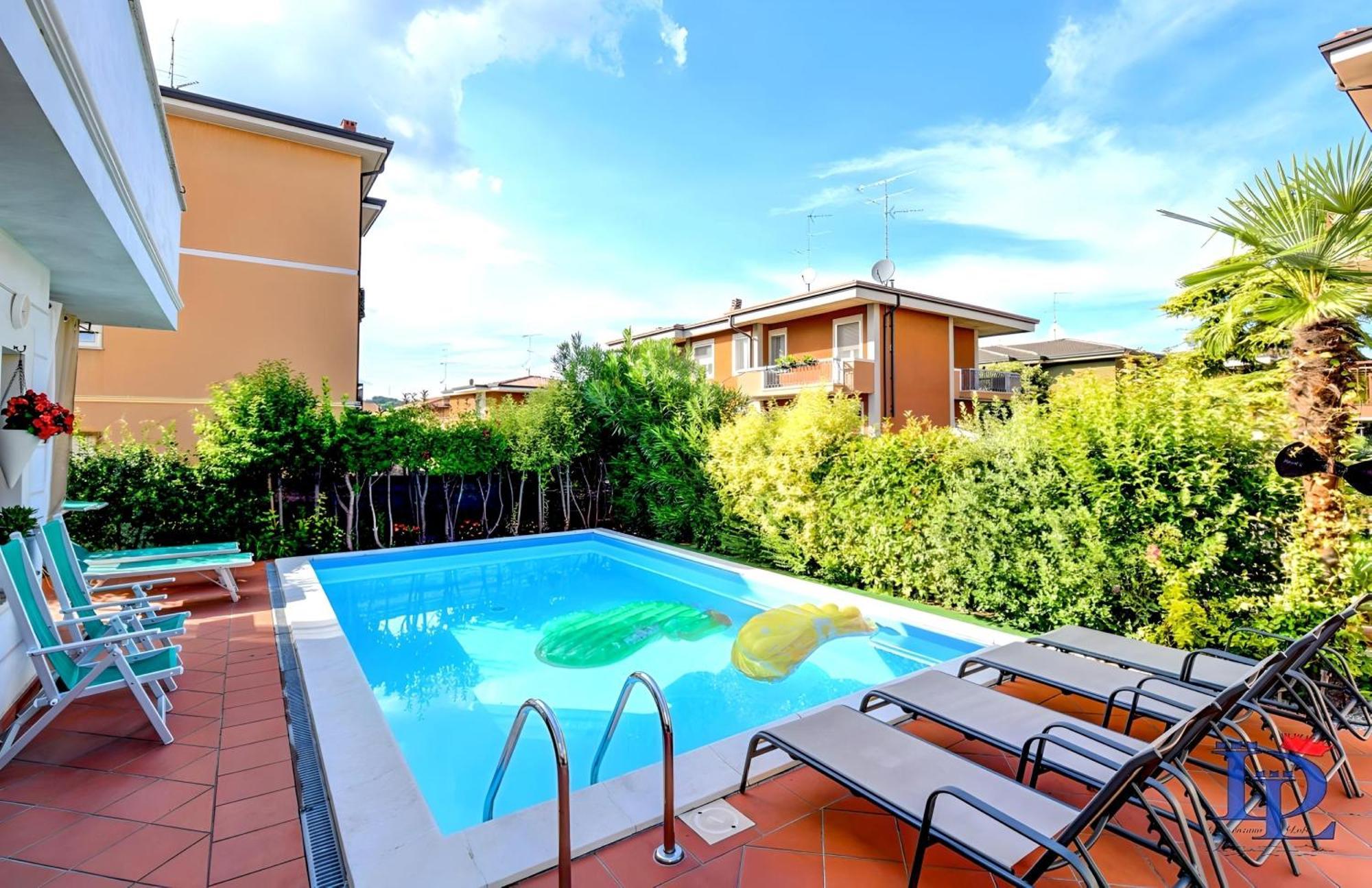 Desenzanoloft Official Partner Marriott Homes & Villas - Garden & Pool Desenzano del Garda Ngoại thất bức ảnh