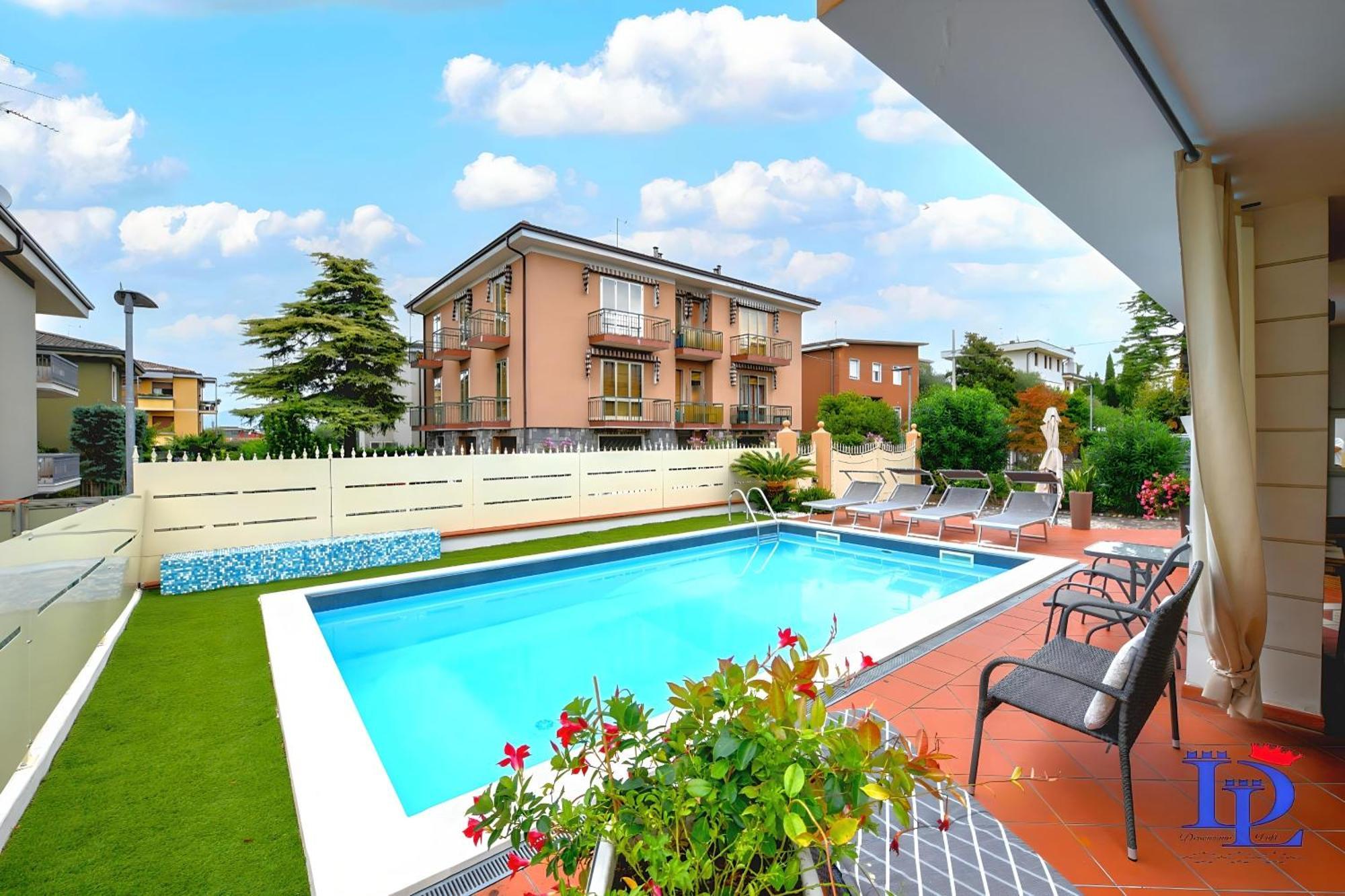 Desenzanoloft Official Partner Marriott Homes & Villas - Garden & Pool Desenzano del Garda Ngoại thất bức ảnh